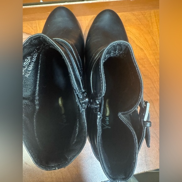 Yuu Black Ankle Booties with Straps - Picture 11 of 13